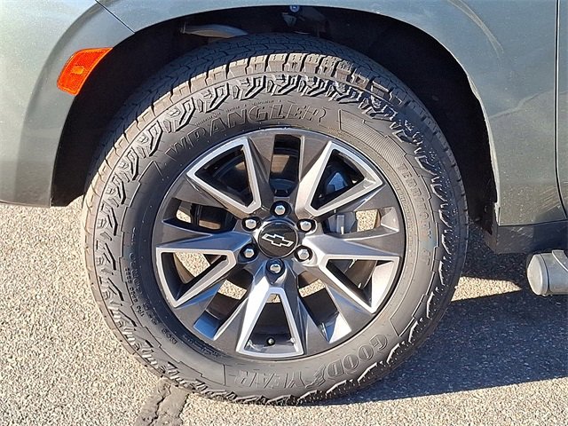 Used 2024 Chevrolet Suburban Z71 w/ Luxury Package image 27