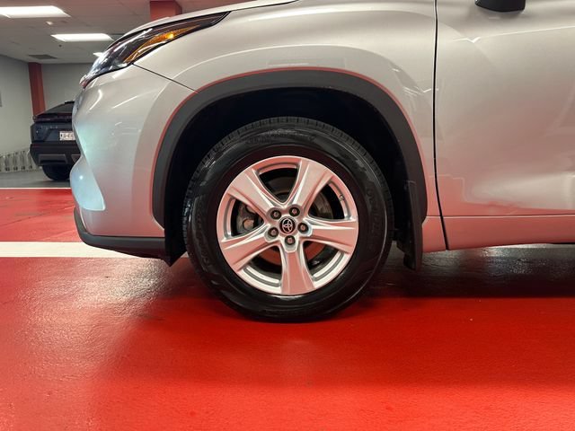 Used 2023 Toyota Highlander L AWD/4WD image 28