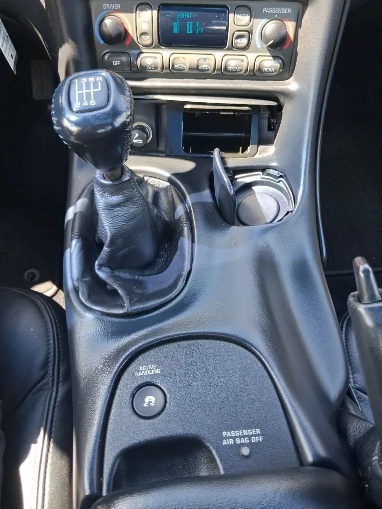 Used 2001 Chevrolet Corvette Coupe w/ Preferred Equipment Group2 RWD image 29
