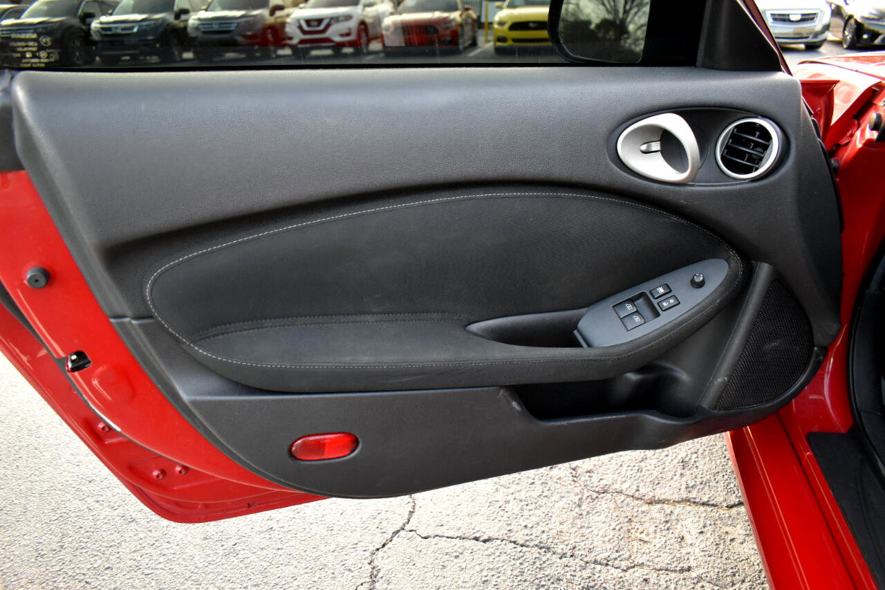 Used 2015 Nissan 370Z Coupe image 31