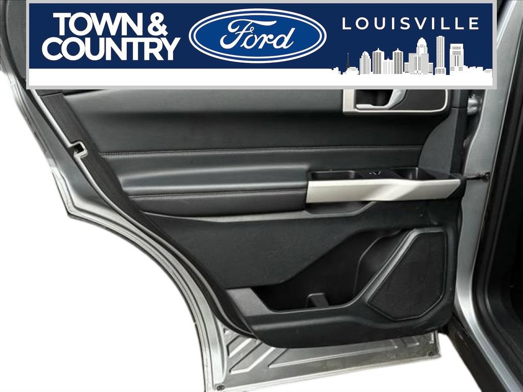 Used 2024 Ford Explorer XLT w/ Equipment Group 202A AWD/4WD image 21