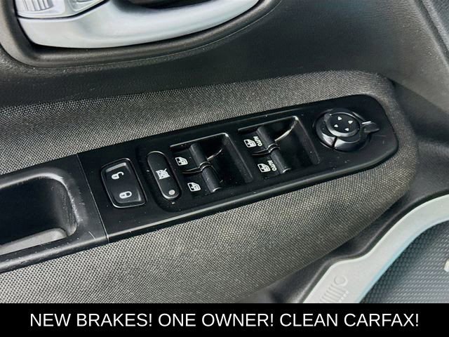 Used 2021 Jeep Renegade Latitude w/ Sun & Sound Group image 17