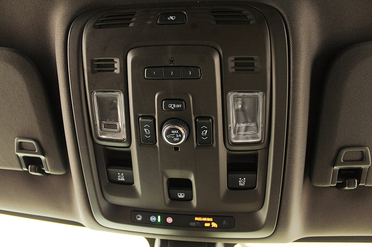 Used 2021 GMC Yukon Denali w/ Denali Premium Package image 12