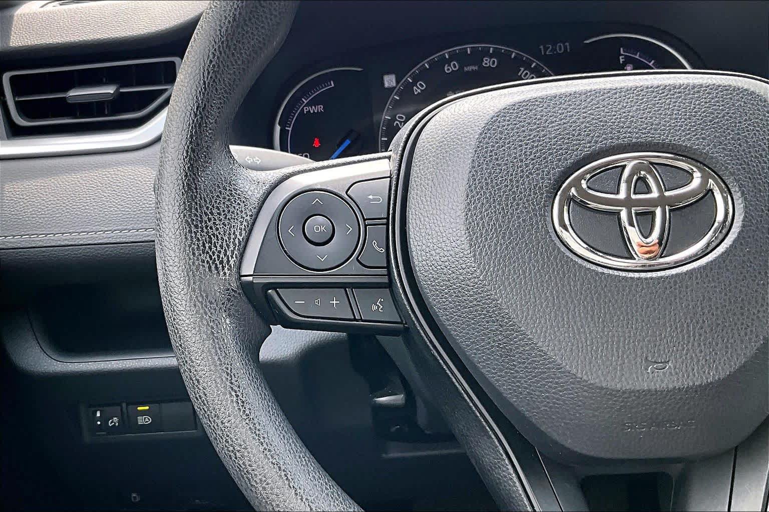 Used 2025 Toyota RAV4 XLE AWD/4WD image 23