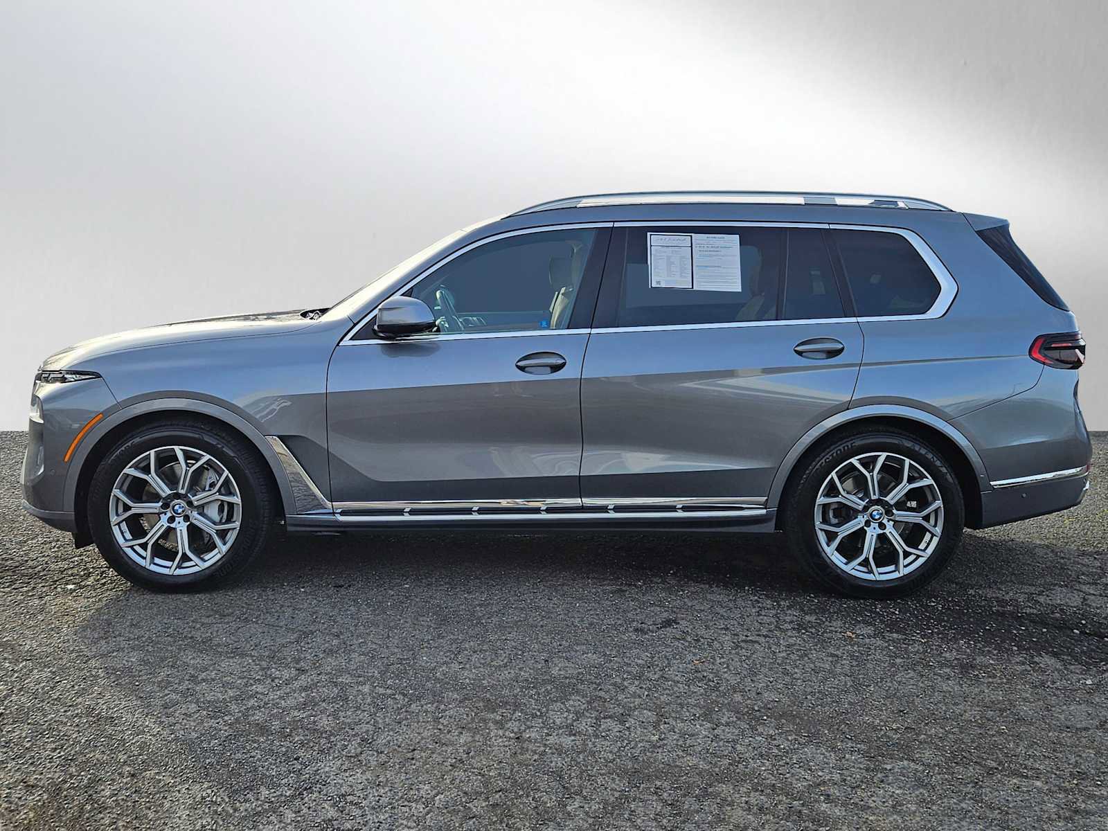 Used 2023 BMW X7 xDrive40i w/ Parking Assistance Package image 5