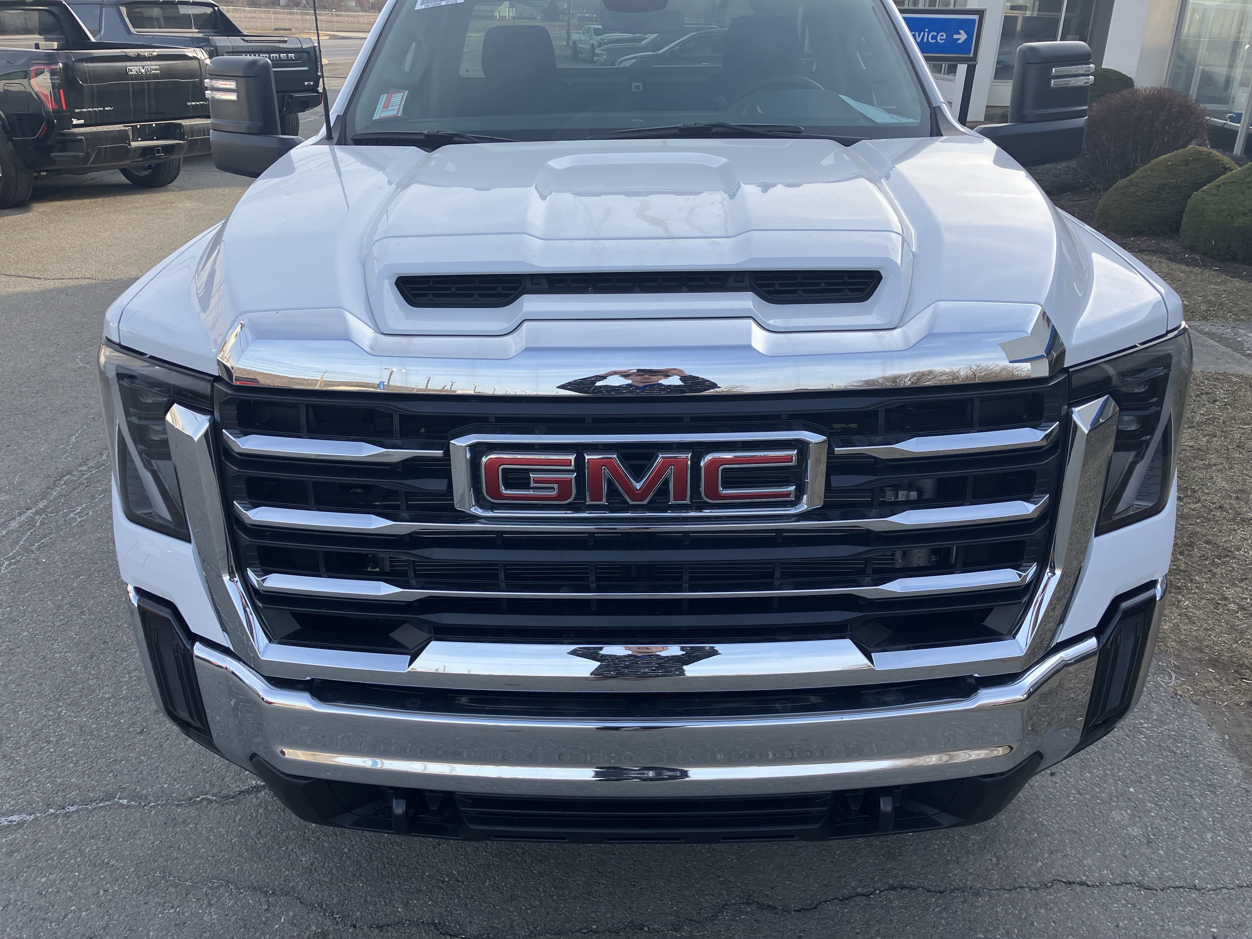 New 2025 GMC Sierra 2500 SLE image 9