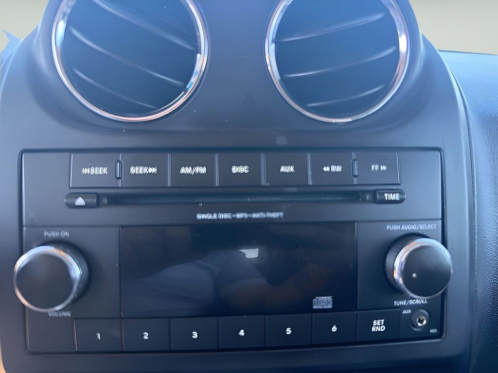 Used 2015 Jeep Patriot Latitude image 27