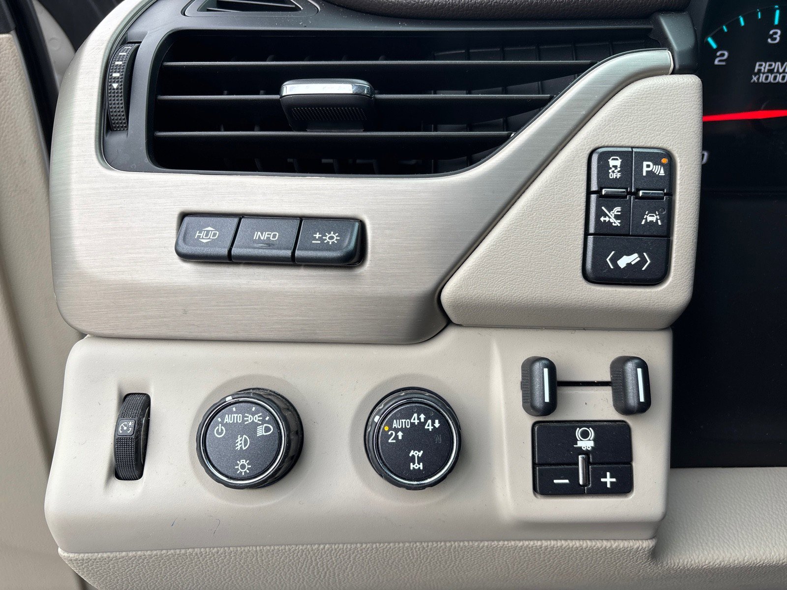 Used 2018 GMC Yukon Denali w/ Denali Ultimate Package image 16