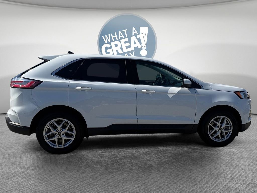 Used 2024 Ford Edge SEL image 2