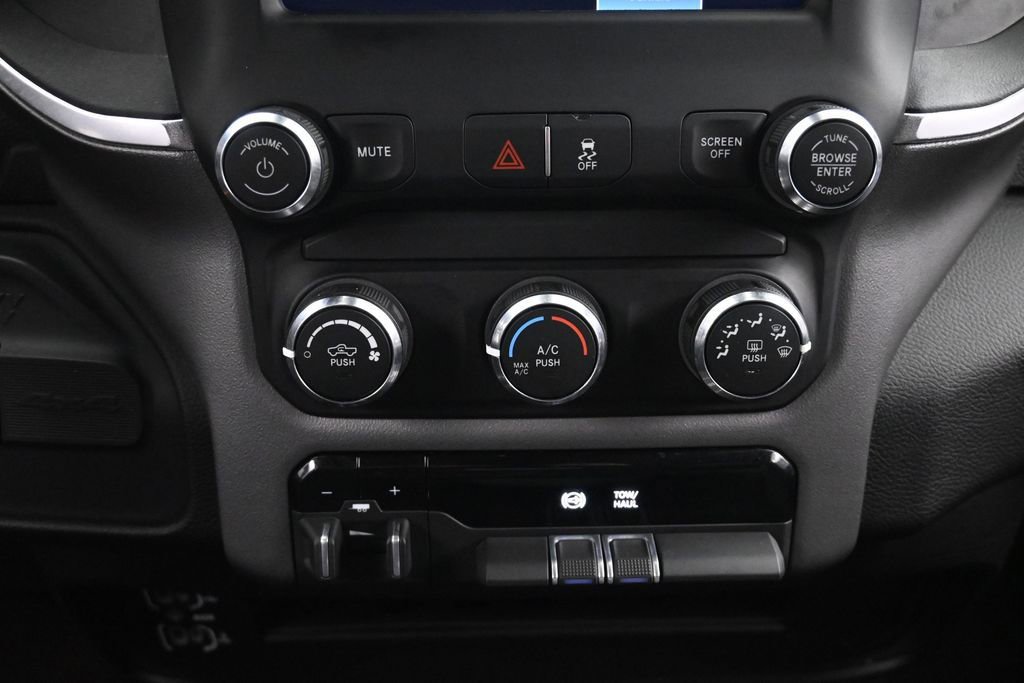 Used 2024 RAM 2500 Big Horn AWD/4WD image 34