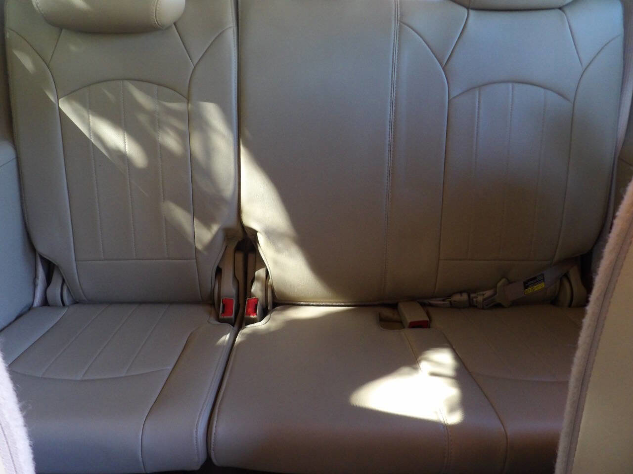 Used 2011 Buick Enclave CXL image 25