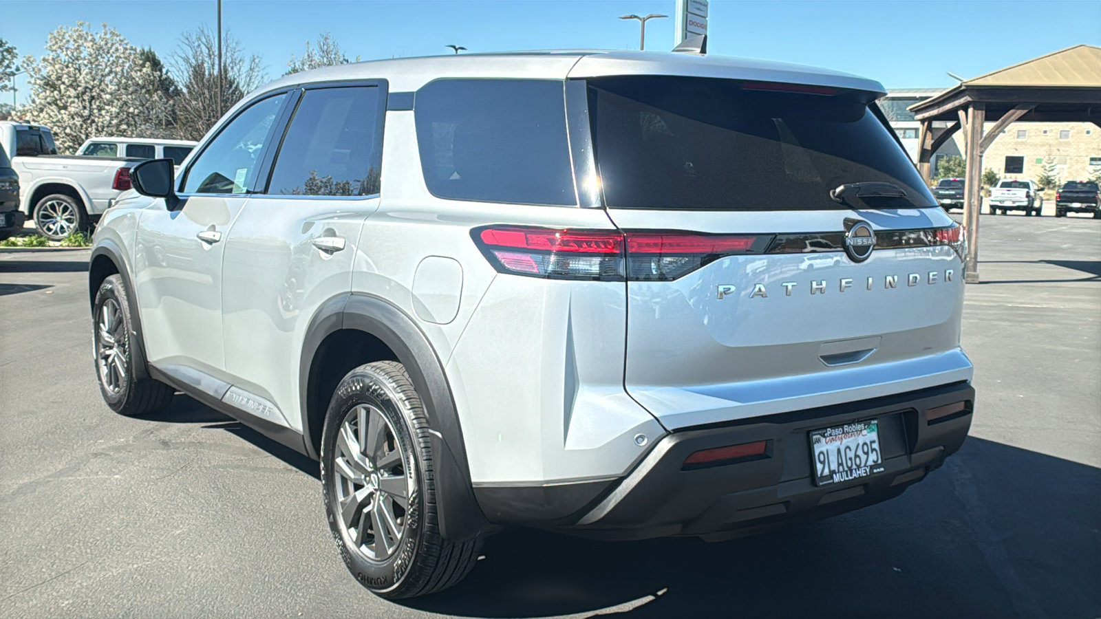Used 2024 Nissan Pathfinder S FWD image 5