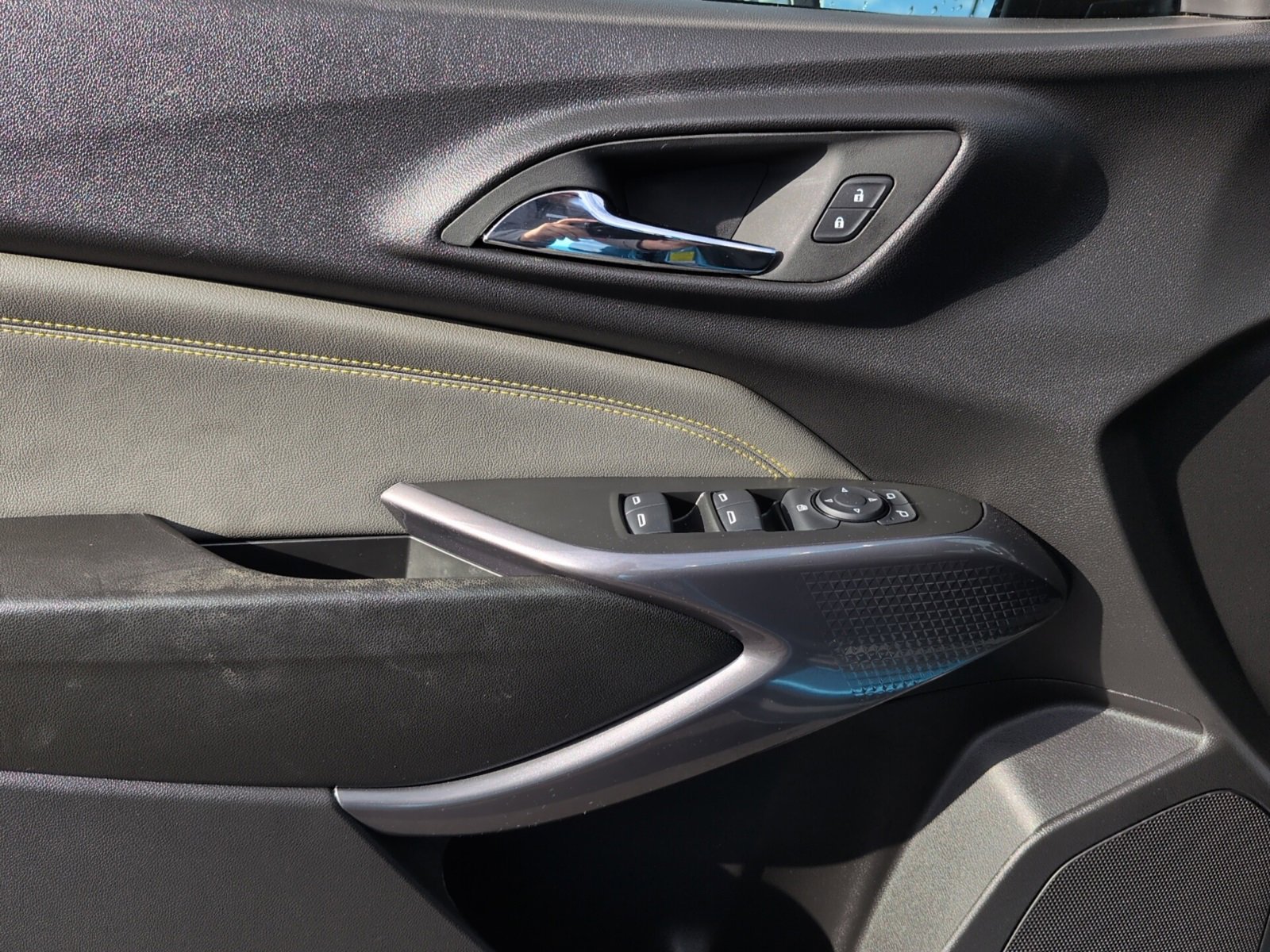 Used 2025 Chevrolet Trax ACTIV w/ Driver Confidence Package image 19