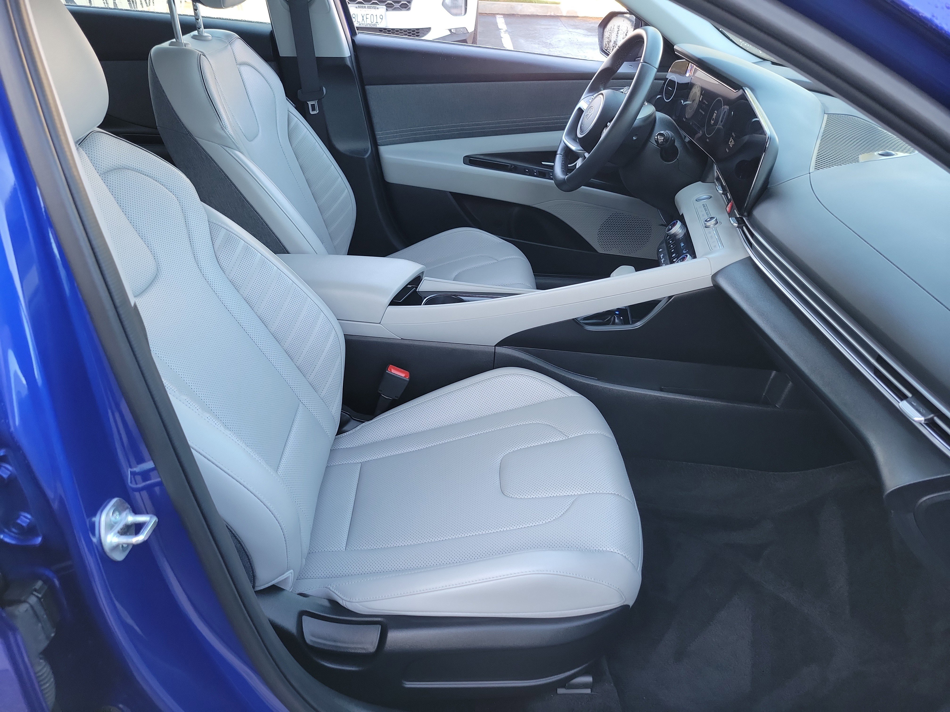 Certified 2025 Hyundai Elantra Limited image 17