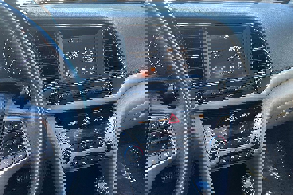 Used 2018 Hyundai Elantra Value Edition w/ Cargo Package image 32