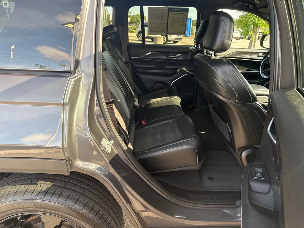 Used 2022 Jeep Grand Cherokee Altitude AWD/4WD image 32