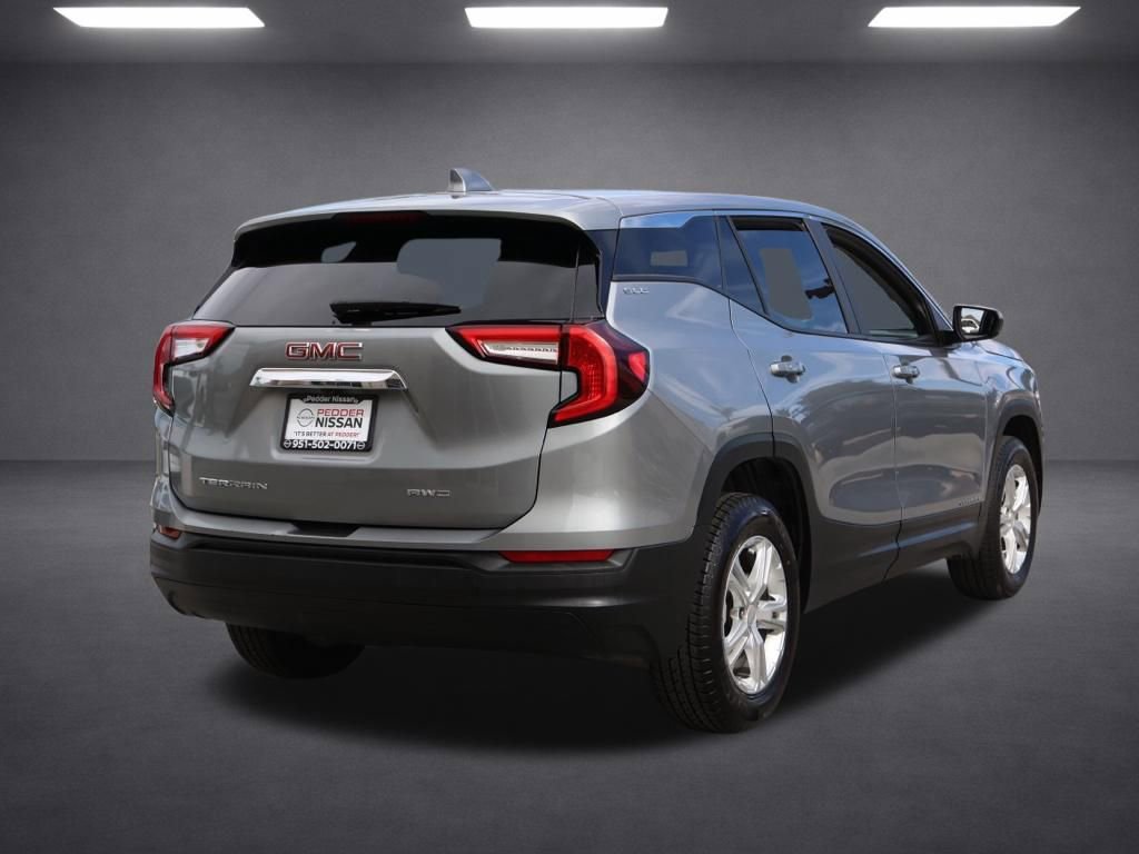 Used 2024 GMC Terrain SLE image 4