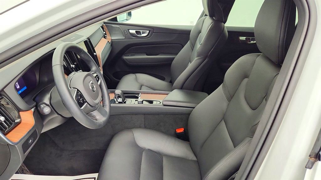 Used 2024 Volvo XC60 B5 Plus w/ Protection Package Premier AWD/4WD image 21
