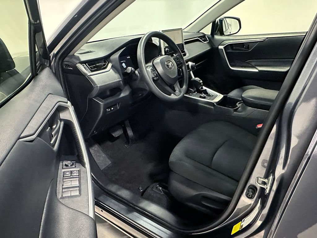 Used 2025 Toyota RAV4 LE AWD/4WD image 16
