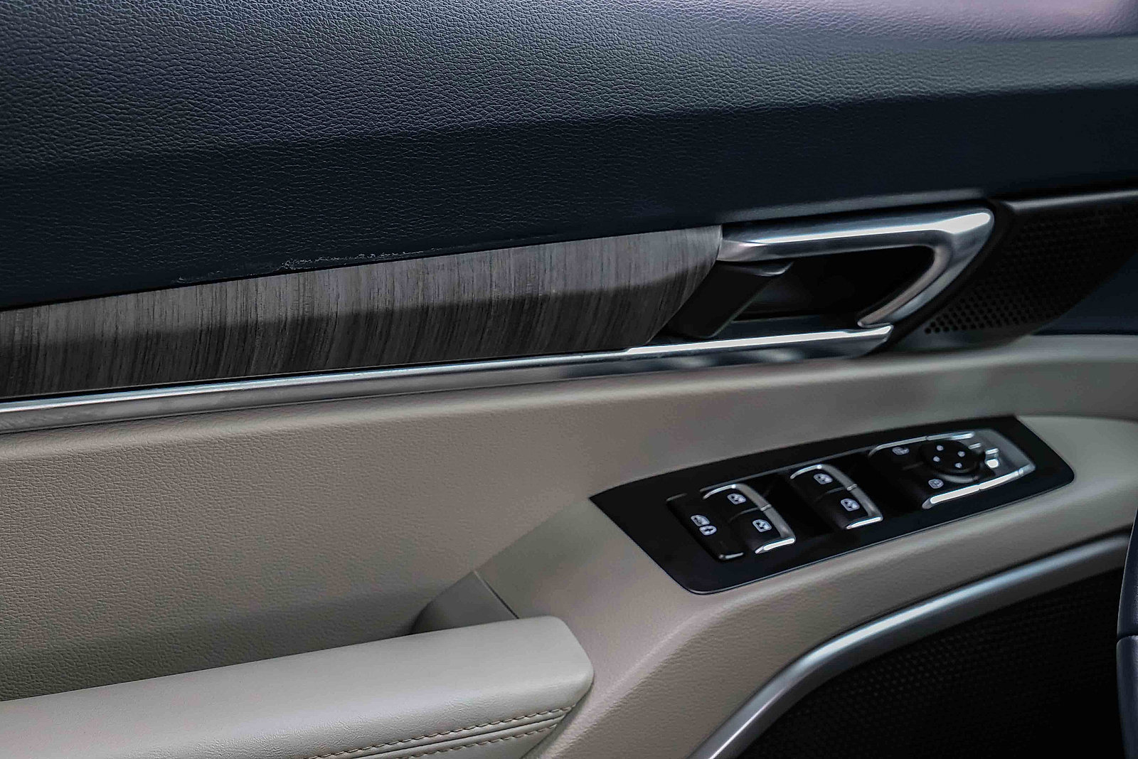 Used 2023 Kia Telluride EX w/ EX Captain's Chair Package image 15