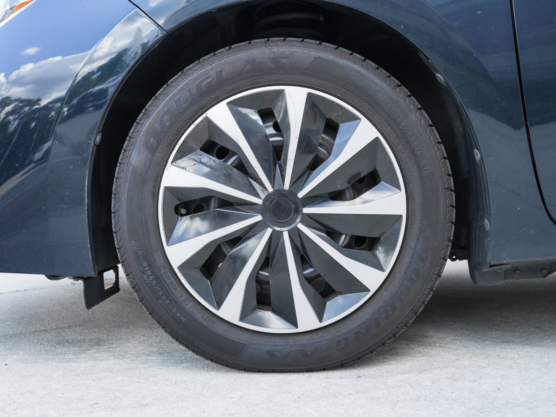 Used 2019 Toyota Corolla LE FWD image 15