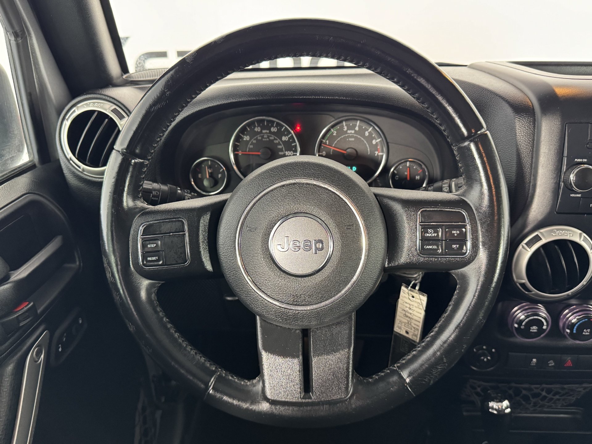 Used 2018 Jeep Wrangler Unlimited Sahara AWD/4WD image 28