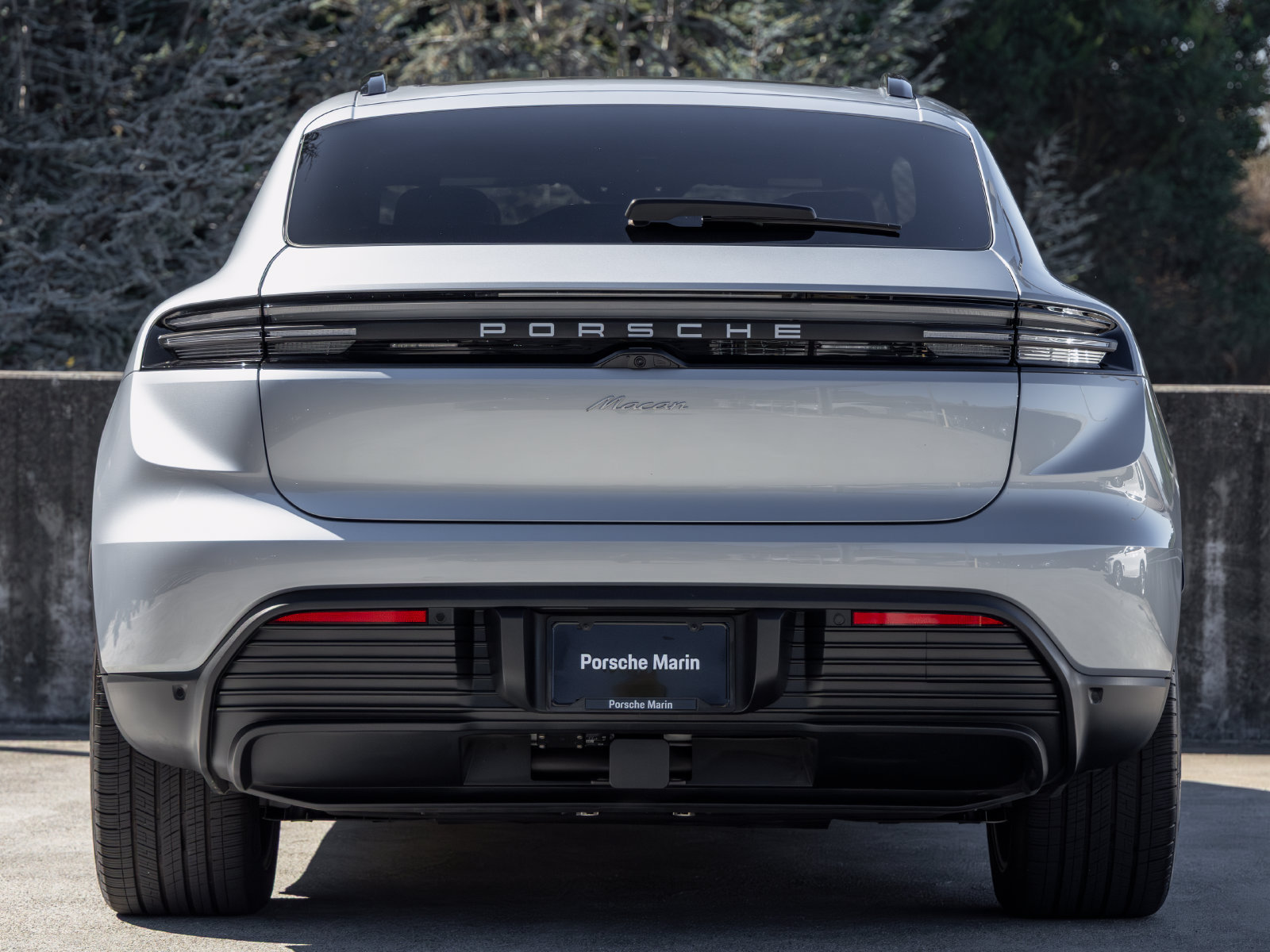 Certified 2025 Porsche Macan Electric RWD image 10