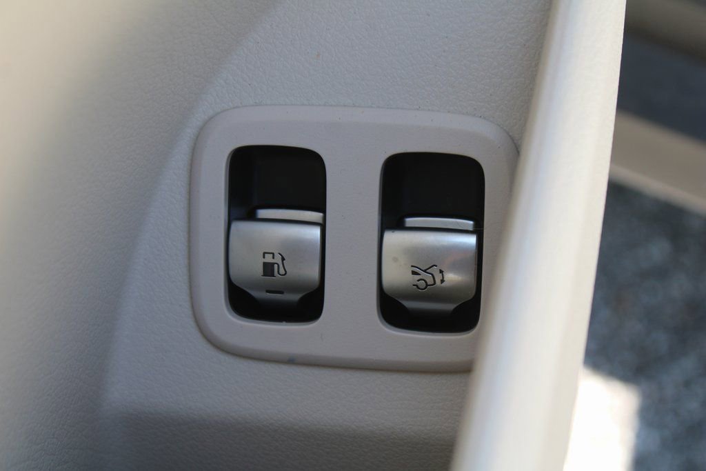 Certified 2025 Mercedes-Benz GLC 350e image 24