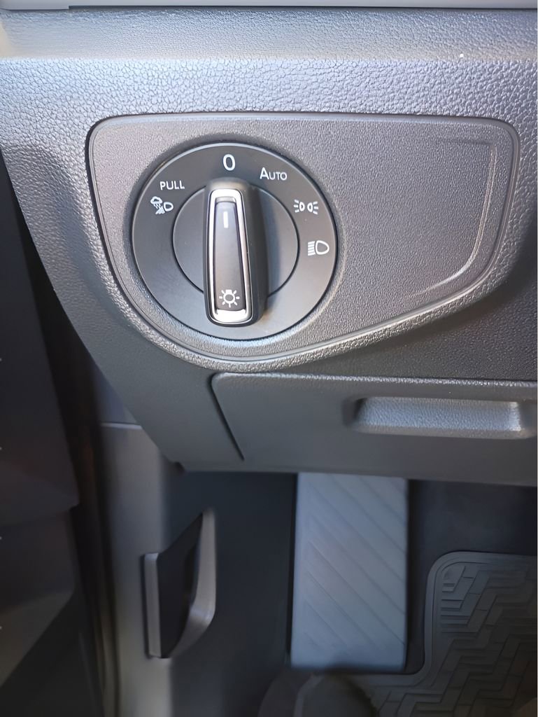 Used 2021 Volkswagen Atlas Cross Sport SE FWD image 16