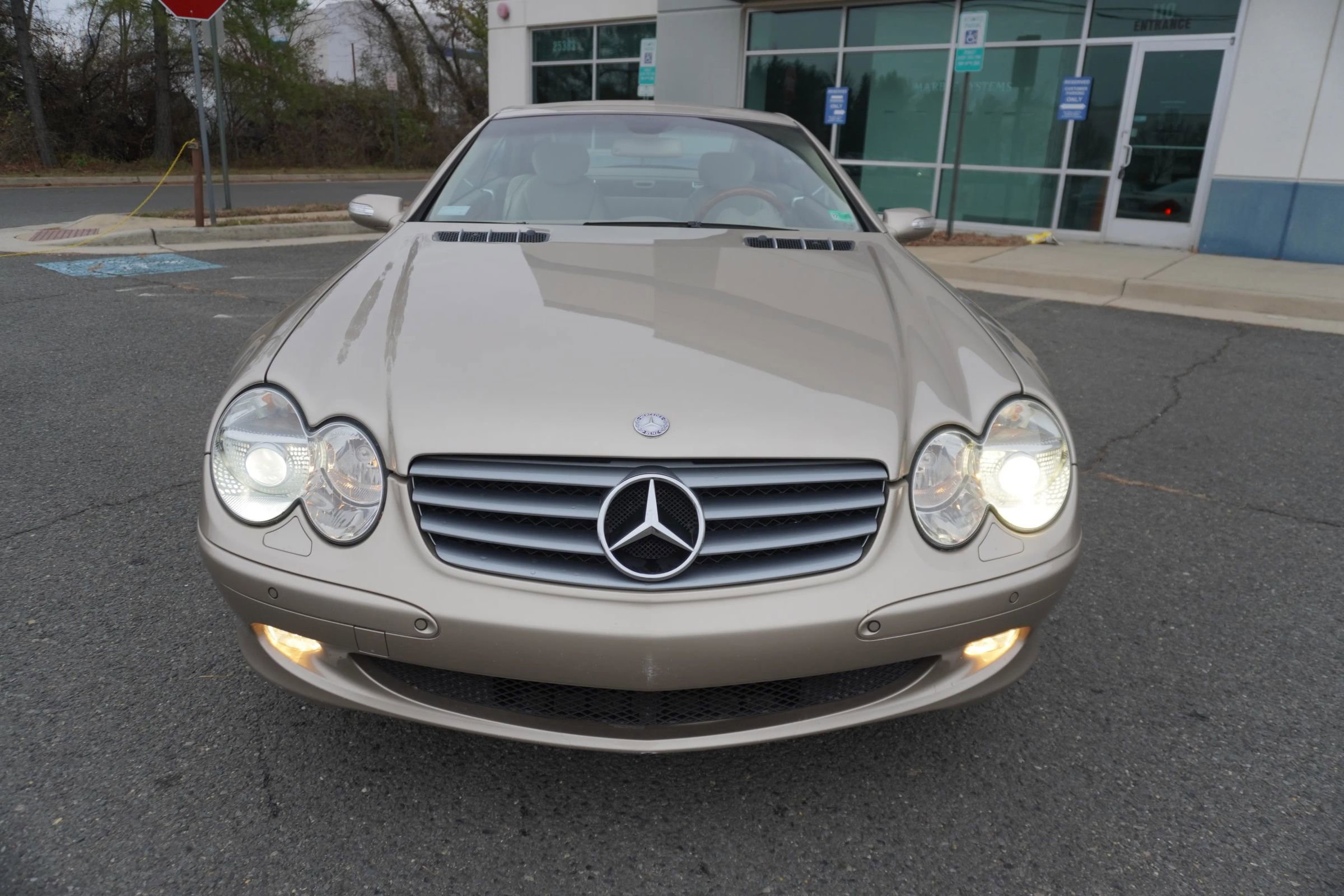 Used 2004 Mercedes-Benz SL 500 image 2