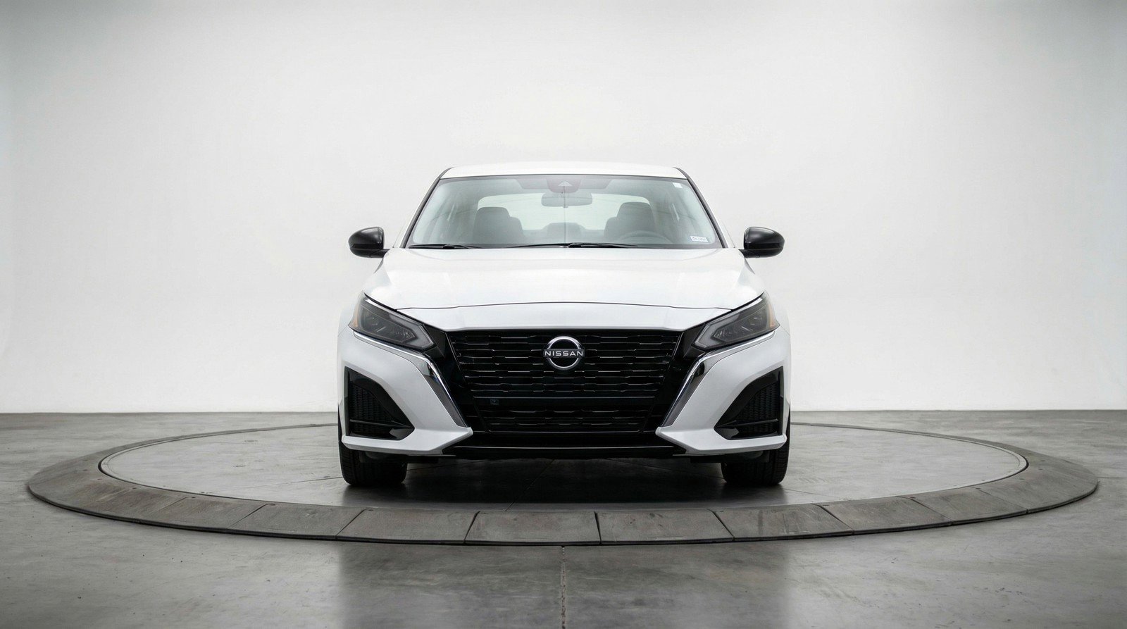 Used 2025 Nissan Altima 2.5 SV image 2