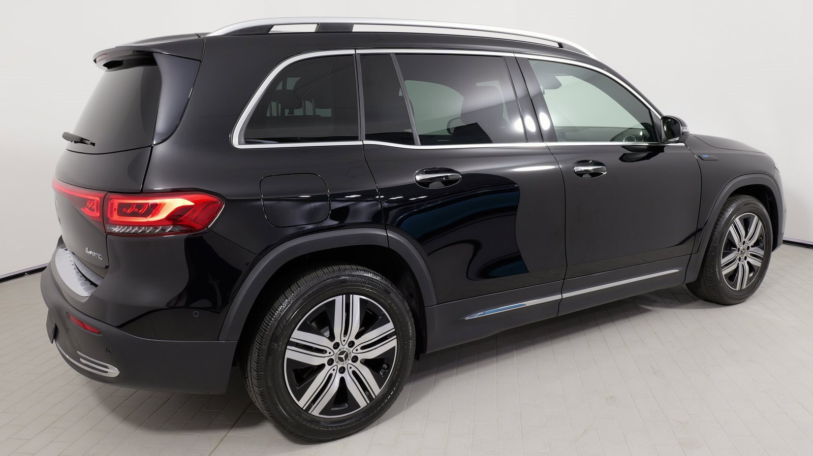 Used 2022 Mercedes-Benz EQB 300 4MATIC image 10