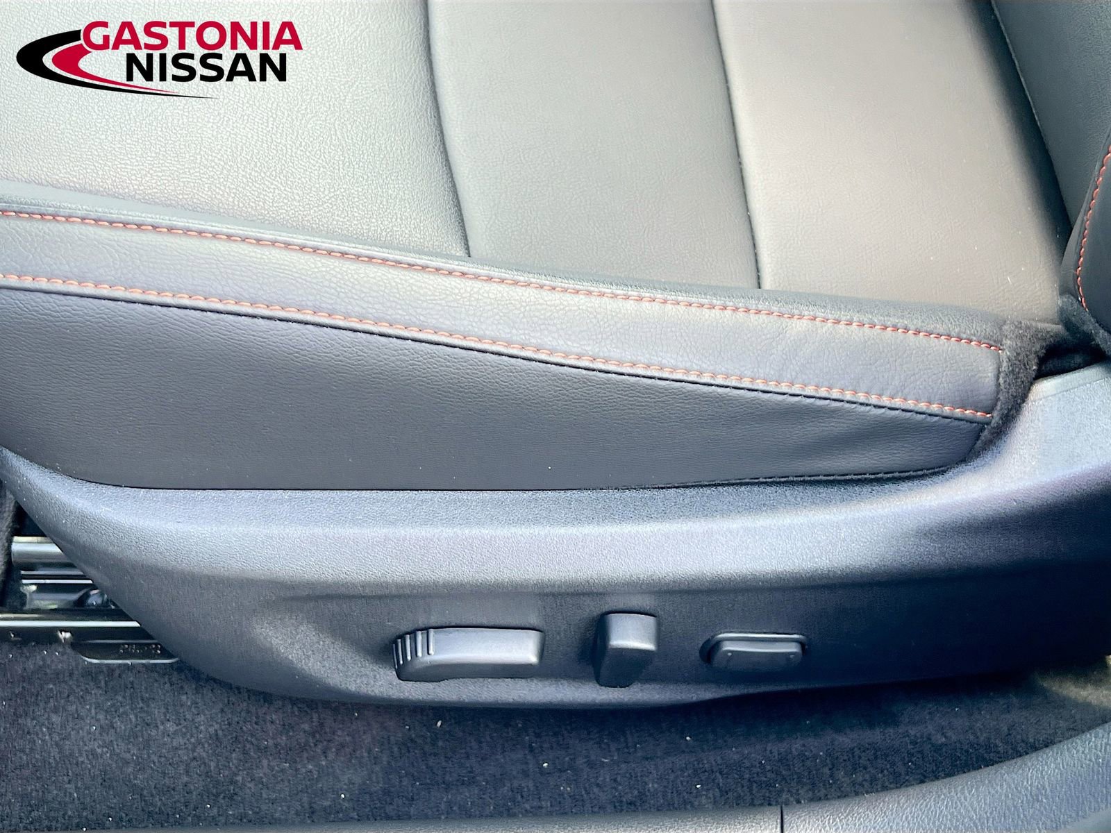 Used 2025 Nissan Sentra SR w/ SR Premium Package image 25