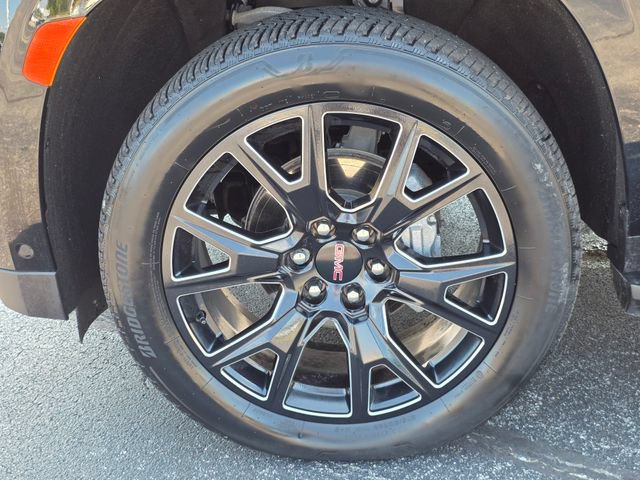 Used 2024 GMC Yukon XL Denali w/ Advanced Technology Package AWD/4WD image 6