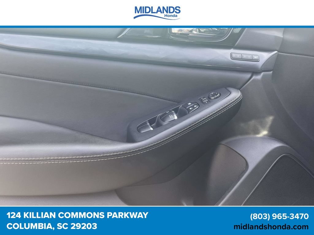 Used 2023 Nissan Maxima Platinum w/ Sport Mat Group FWD image 17