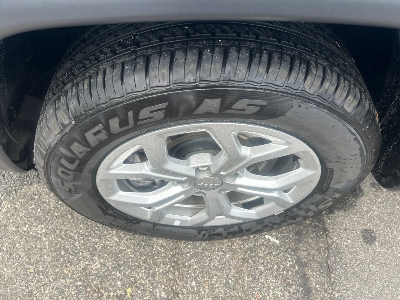 Used 2024 Jeep Compass Latitude AWD/4WD image 9