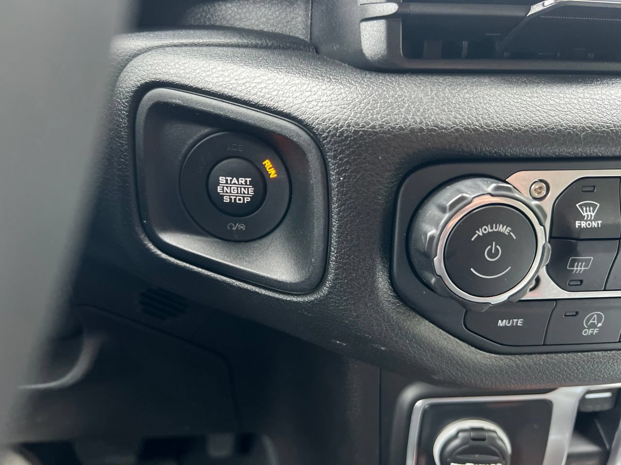 Used 2025 Jeep Wrangler Sport AWD/4WD image 24