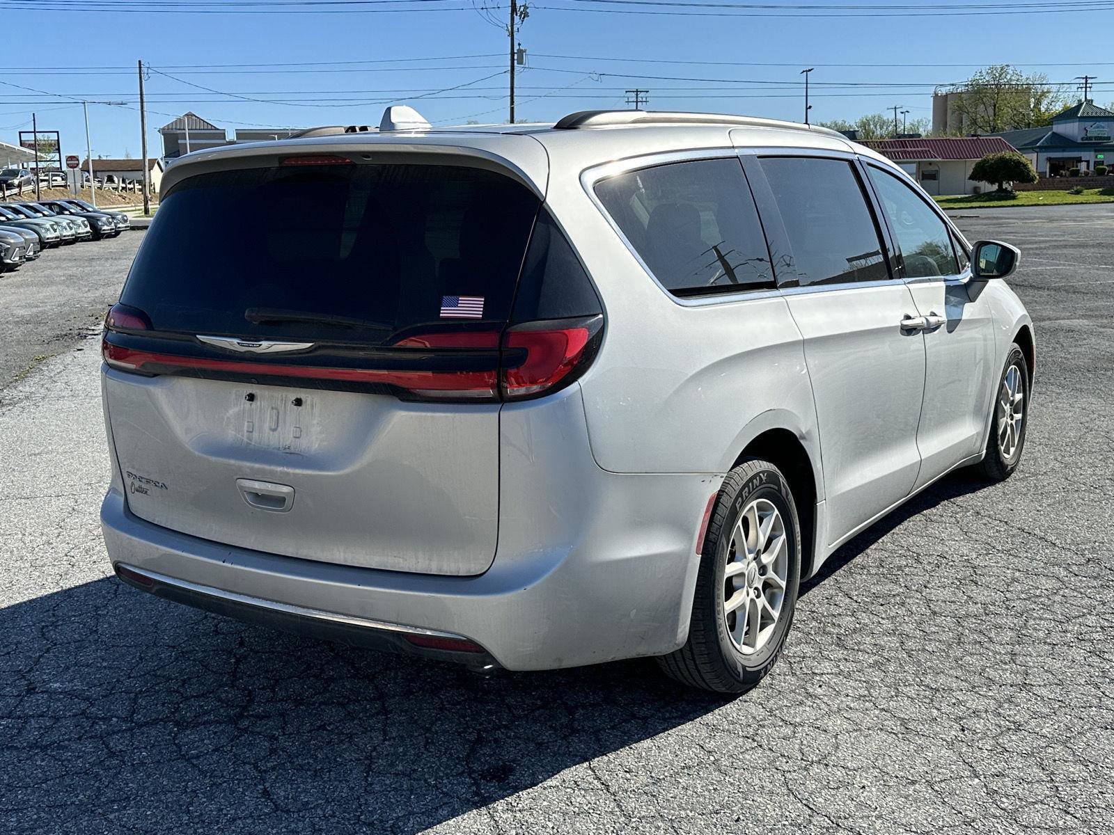 Used 2022 Chrysler Pacifica Touring-L FWD image 8