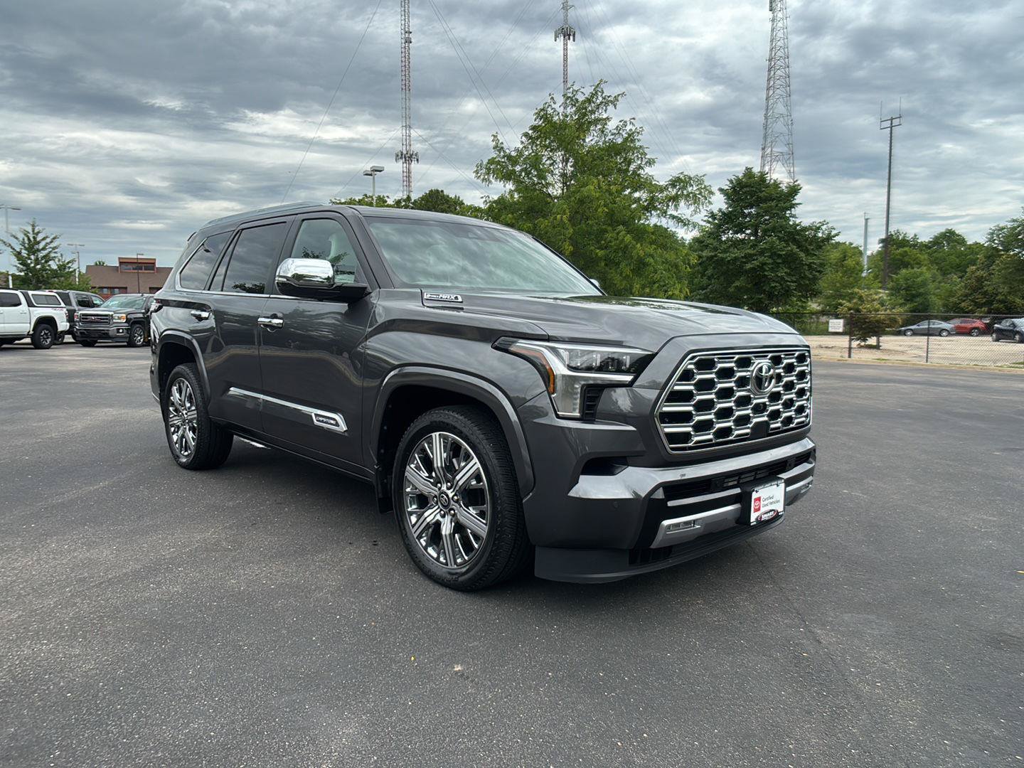 Used 2025 Toyota Sequoia Capstone AWD/4WD image 8