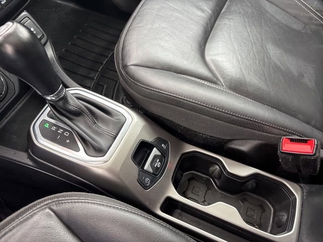 Used 2019 Jeep Renegade Limited w/ LED Lighting Group AWD/4WD image 25