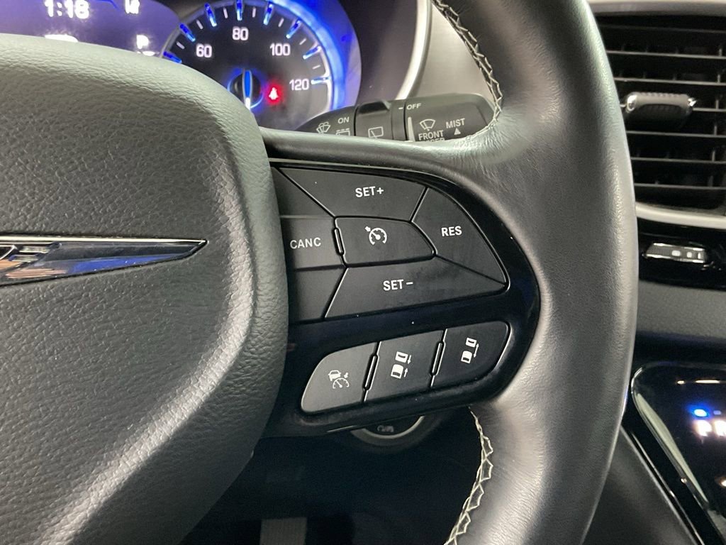 Used 2020 Chrysler Pacifica Touring-L w/ Advanced Safetytec Group AWD/4WD image 10