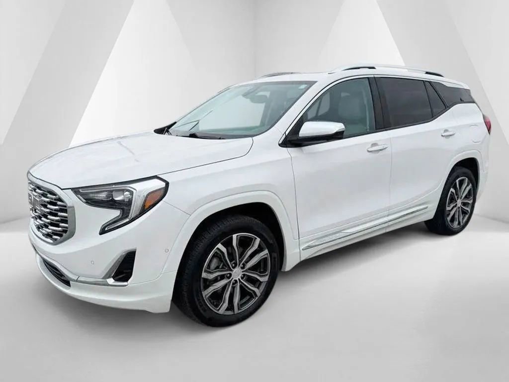 Used 2020 GMC Terrain Denali w/ Denali Premium Package AWD/4WD image 2