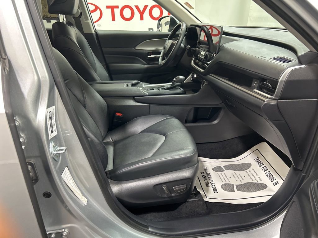 Used 2025 Toyota Grand Highlander AWD image 9