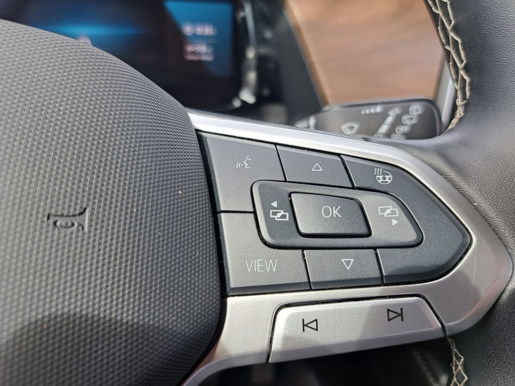 Used 2025 Volkswagen Atlas SE image 13