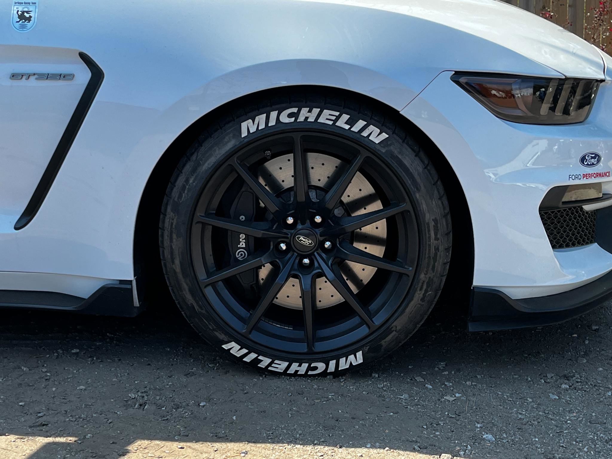 Used 2016 Ford Mustang Shelby GT350 w/ Technology Package image 18