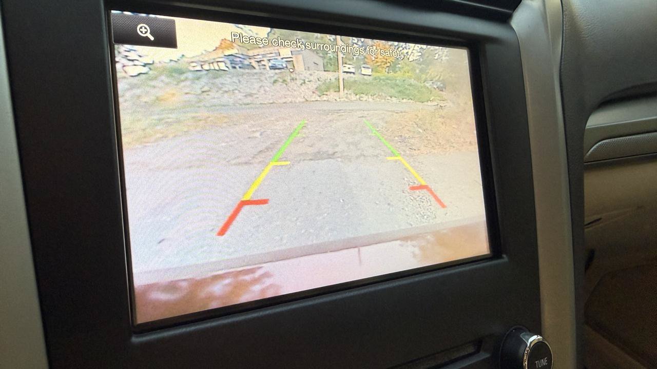 Used 2016 Ford Fusion SE FWD image 25