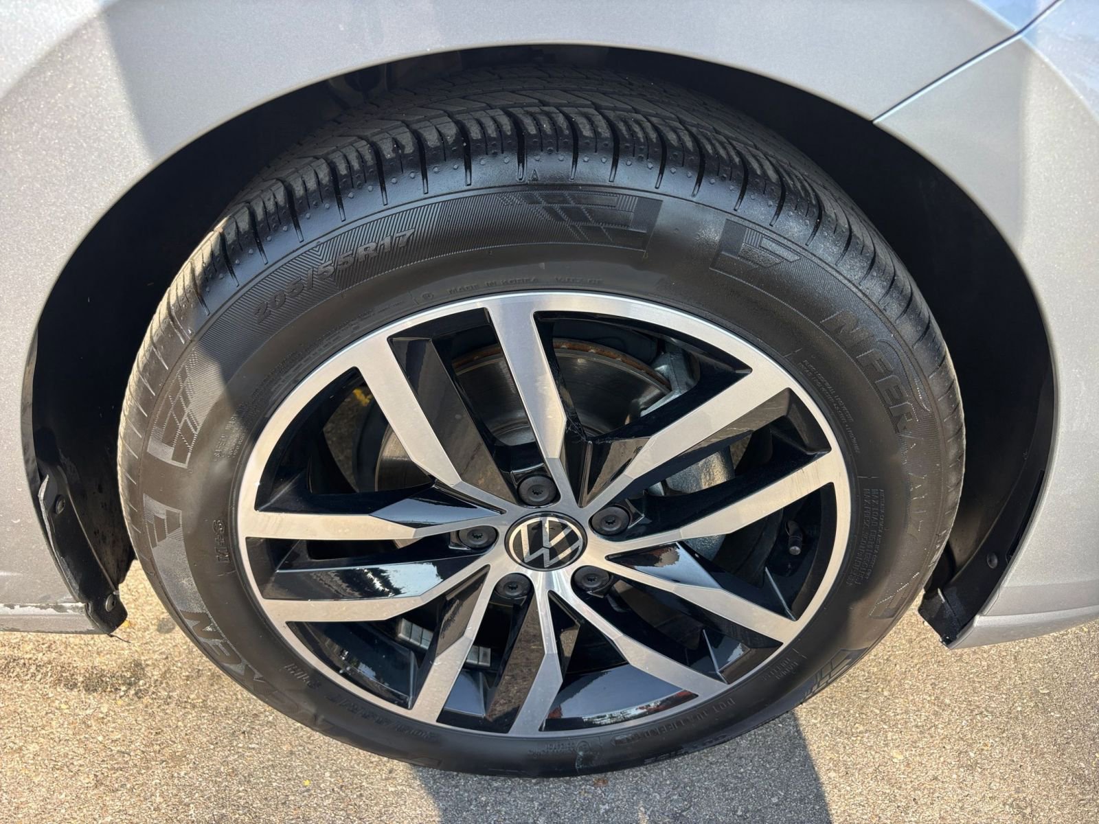 Used 2025 Volkswagen Jetta SE image 30