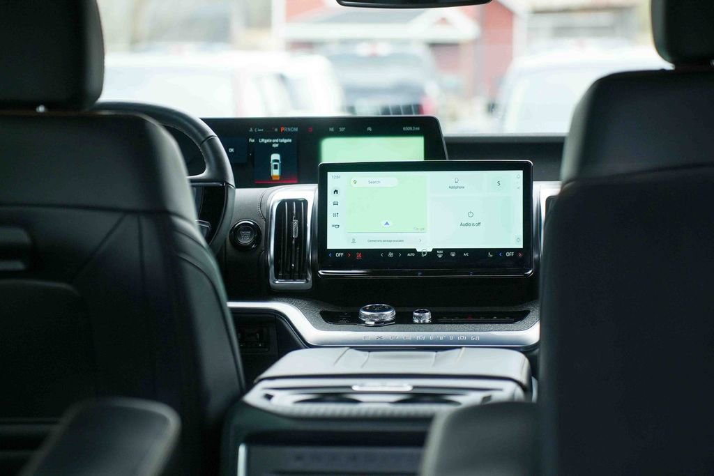Used 2025 Ford Expedition Tremor image 16