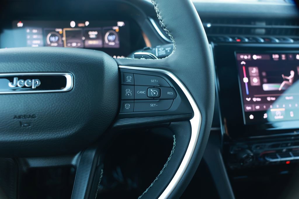 New 2025 Jeep Grand Cherokee Altitude AWD/4WD image 18
