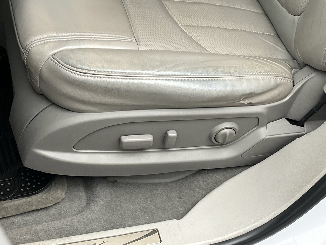 Used 2016 Buick Enclave Leather FWD image 9